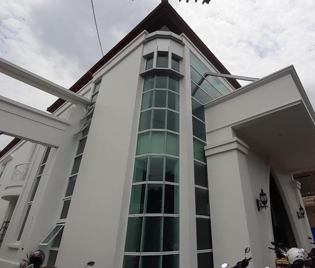 Madina Inn Yogyakarta Kültér fotó